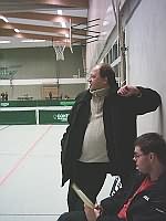 Jugendwart Jrgen Brtt (stehend) und Christopher Sodtke