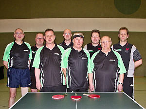 Gemeinsames Meisterschaftsfoto mit Rot-Weiss Cuxhaven II, Vizemeister 2007/8 der 5. Tischtennis Kreisklasse - Klick vergrert